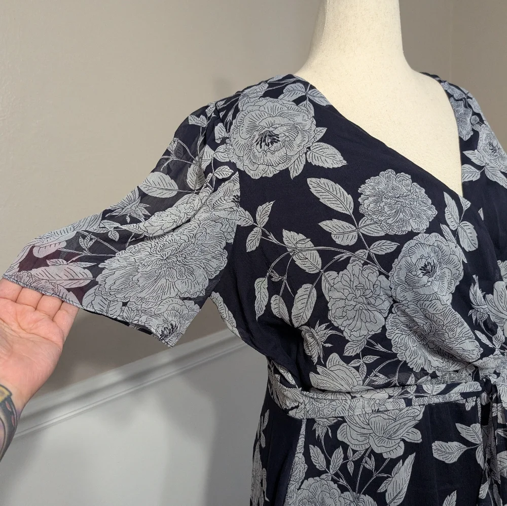 3/$30 London Times Plus Floral Dress - Picture 3 of 11